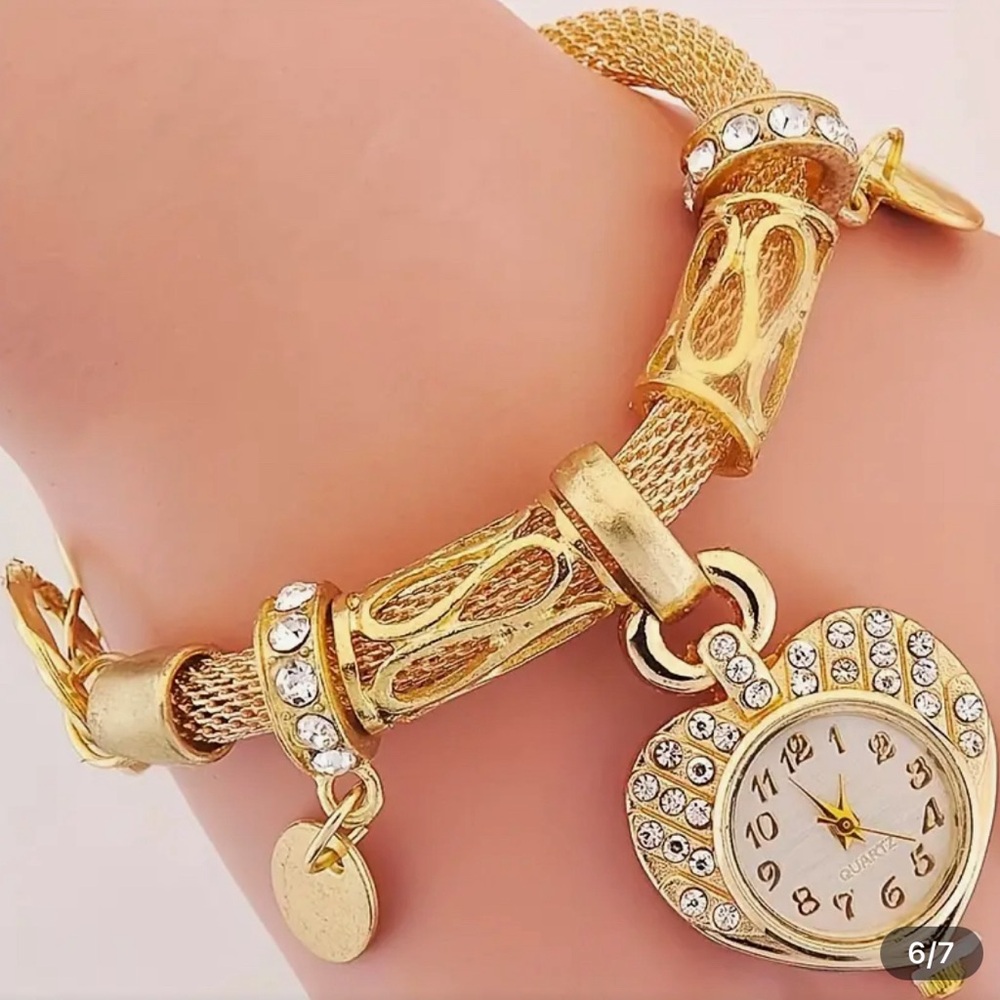 + NEW- Cute Heart Bracelet Watch, Steel Band Bracelet Watch Very Elegant